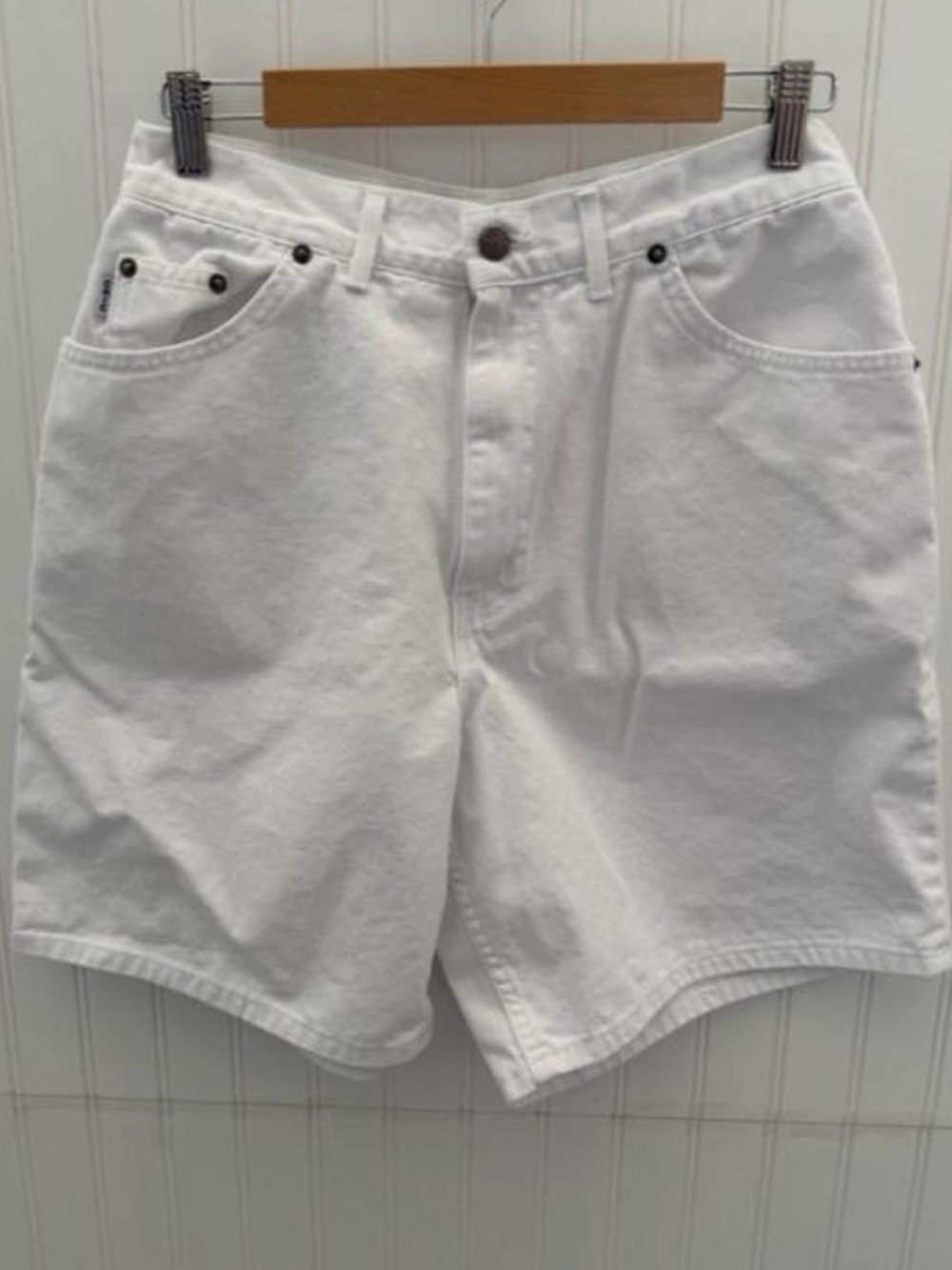 chic Vintage 90’s White Denim Shorts - Classic Five-Pocket